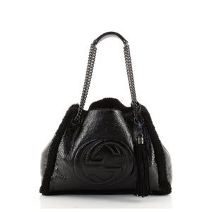 Gucci
Soho Chain Strap Shoulder Bag Patent and Shearling Medium Tote. Gorgeous!
